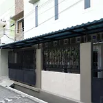 RedDoorz Hostel near Kota Lama Semarang